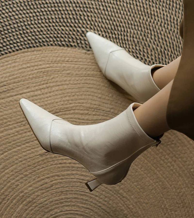 Fulvia | Minimalistyczne skórzane botki na średnim obcasie